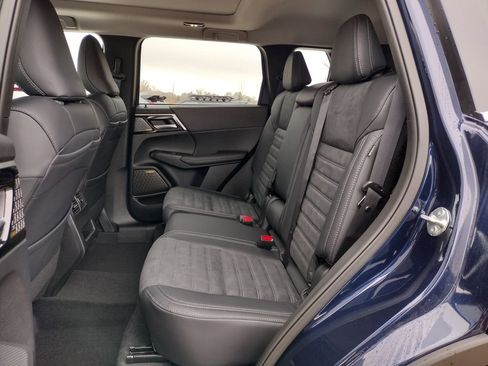 New 2026 Mitsubishi Outlander SE image 9