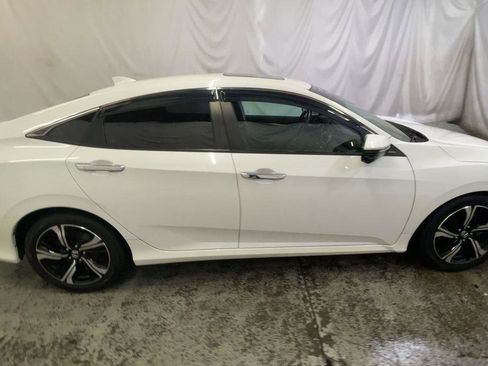 Used 2018 Honda Civic Touring image 9