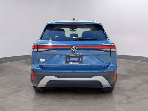 Used 2025 Volkswagen Tiguan SE w/ Panoramic Sunroof Package AWD/4WD image 5