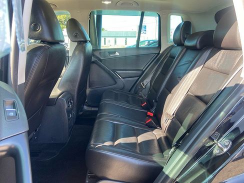 Used 2017 Volkswagen Tiguan Sport image 8