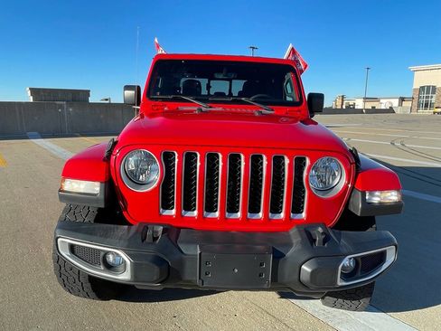 Used 2022 Jeep Gladiator Overland w/ Cold Weather Group image 12