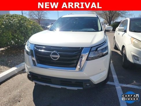 Used 2022 Nissan Pathfinder SL image 3