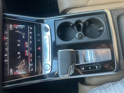 Used 2020 Audi Q8 Prestige w/ Prestige Package image 30