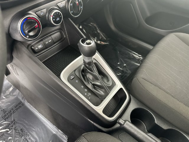 Used 2022 Hyundai Venue SE FWD image 17