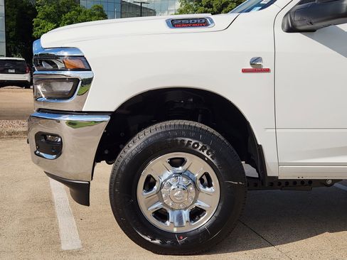 New 2026 RAM 2500 Tradesman w/ Chrome Appearance Group AWD/4WD image 8