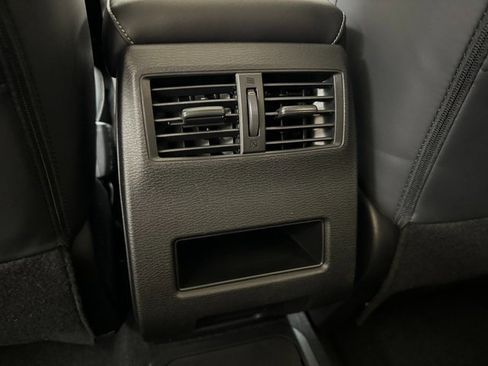 Used 2024 Mitsubishi Outlander 4WD Plug-In Hybrid image 23