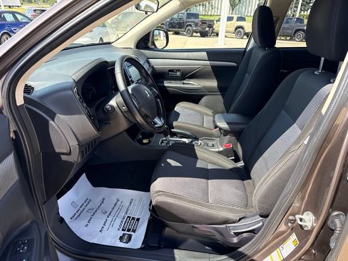 Used 2016 Mitsubishi Outlander SE AWD/4WD image 7