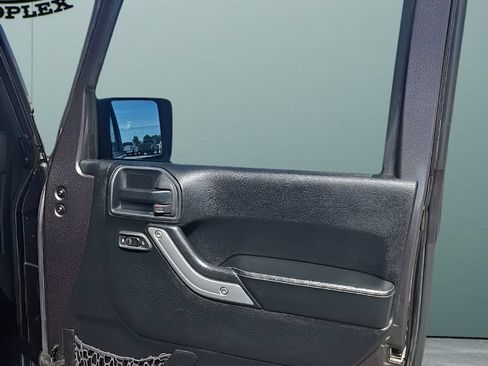 Used 2016 Jeep Wrangler Unlimited Rubicon AWD/4WD image 25