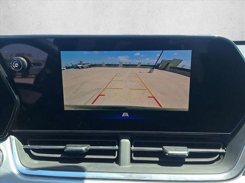 Used 2025 Chevrolet Trax LT FWD image 13