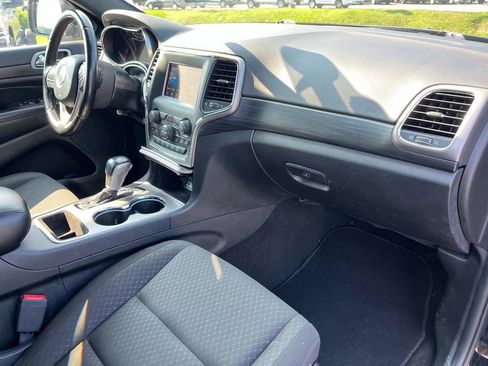 Used 2021 Jeep Grand Cherokee Laredo image 23