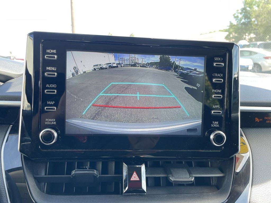 Used 2020 Toyota Corolla LE FWD image 19