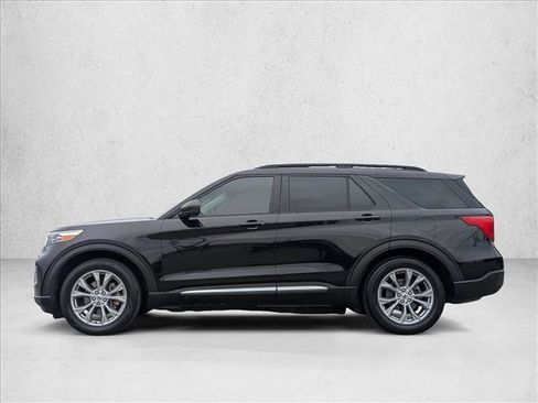 Used 2020 Ford Explorer XLT w/ Equipment Group 202A image 9