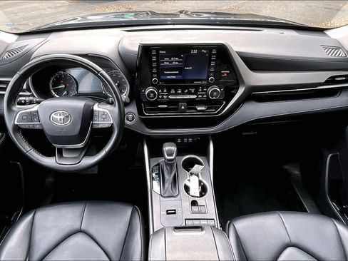 Certified 2022 Toyota Highlander XLE image 16