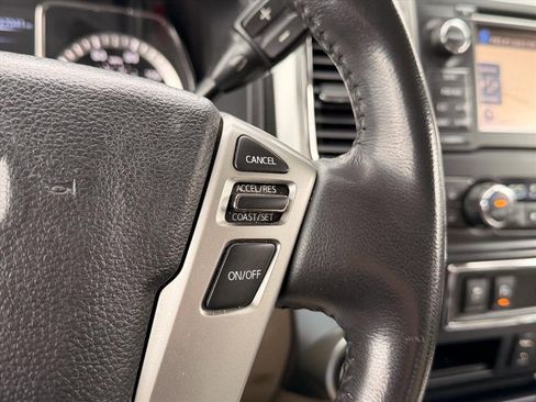 Used 2018 Nissan Titan SL image 17