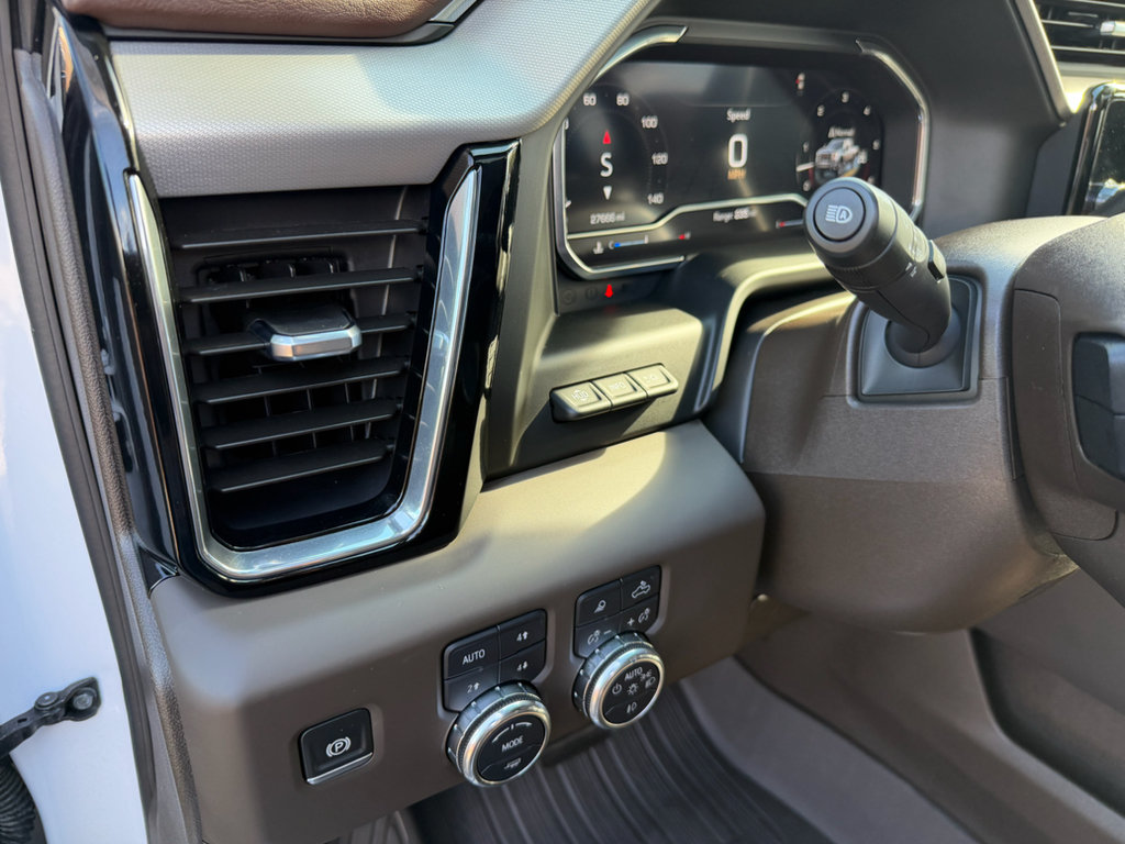 Used 2024 GMC Sierra 3500 Denali w/ Denali Reserve Package AWD/4WD image 22