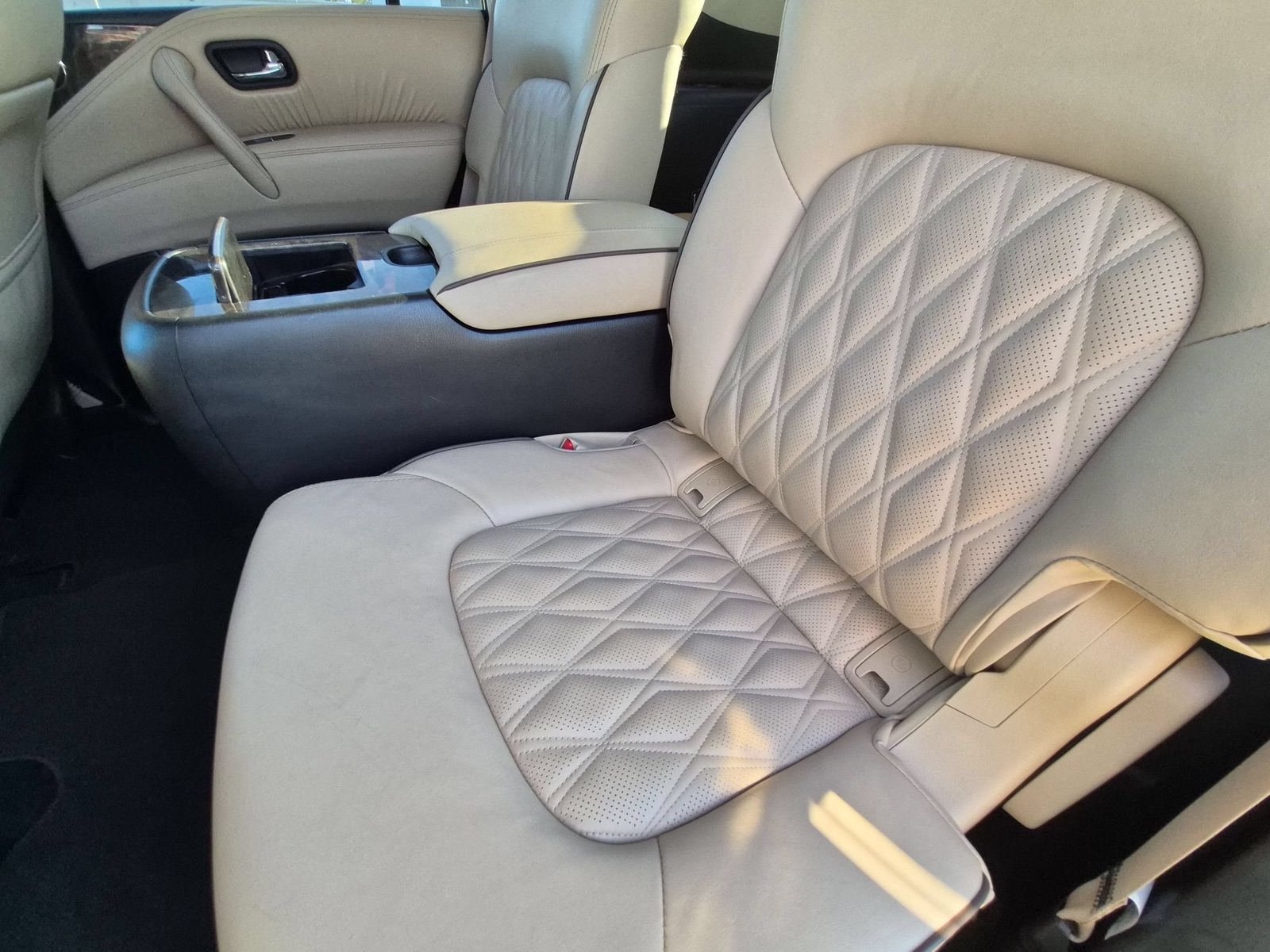 Used 2024 Nissan Armada Platinum w/ Captain's Chairs Package RWD image 28