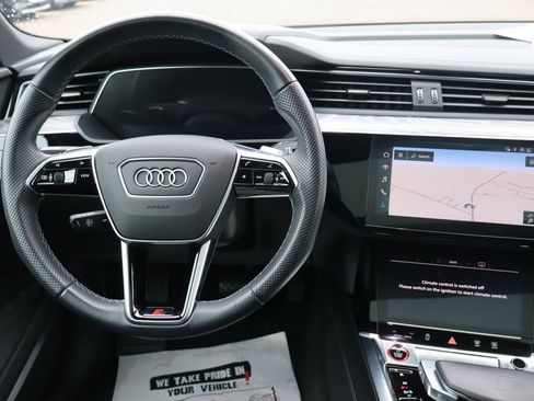 Used 2022 Audi e-tron S Premium Plus image 10
