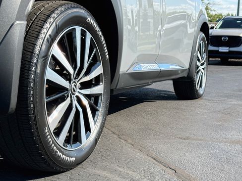 Certified 2025 Nissan Pathfinder Platinum AWD/4WD image 9