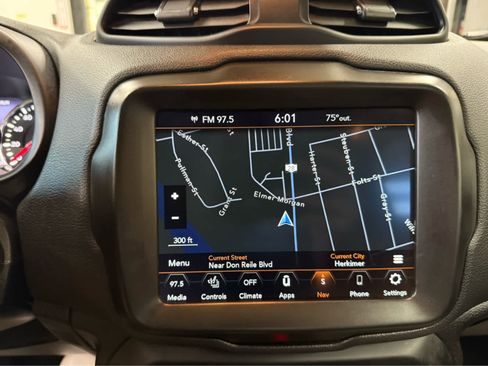 Used 2023 Jeep Renegade Limited w/ Sun/Sound Group image 21