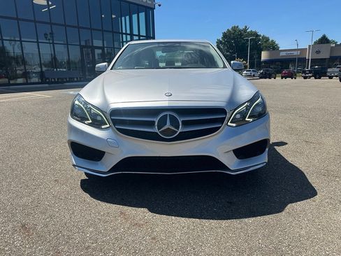 Used 2016 Mercedes-Benz E 350 4MATIC Sedan image 2