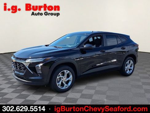 New 2026 Chevrolet Trax LS w/ LS Convenience Package FWD image 2
