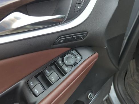 Used 2018 Buick Enclave Avenir w/ Avenir Technology Package AWD/4WD image 8