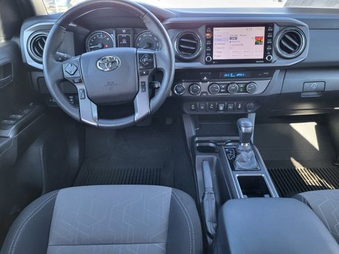 Used 2021 Toyota Tacoma TRD Sport w/ Technology Package image 18