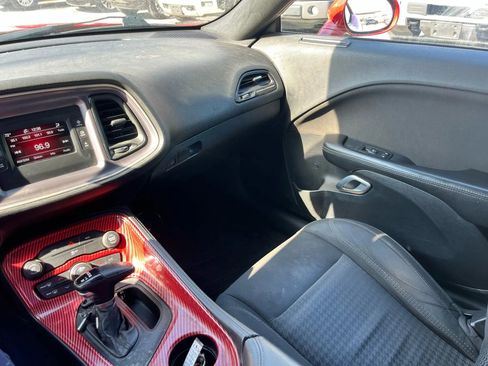 Used 2016 Dodge Challenger SXT image 14