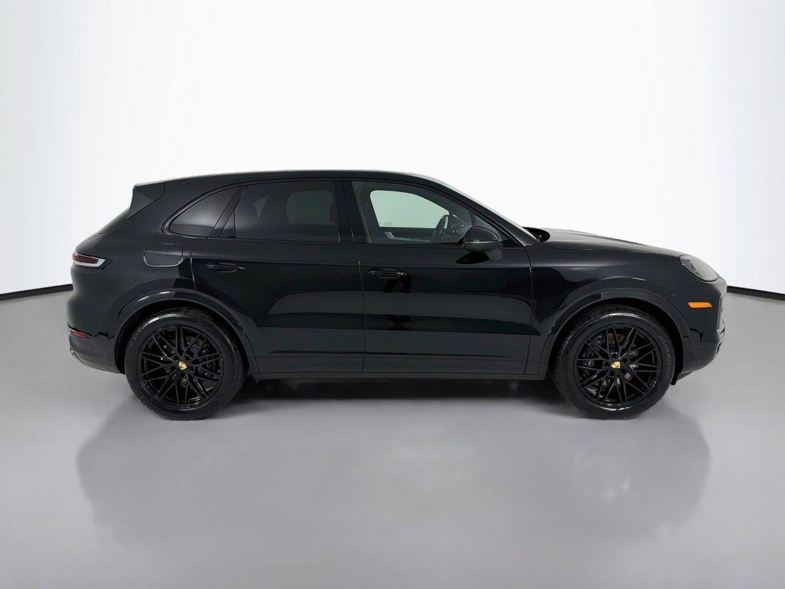 Certified 2024 Porsche Cayenne AWD/4WD image 28