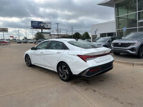Used 2025 Hyundai Elantra SEL FWD image 8