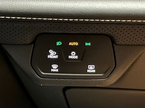 New 2026 Volkswagen Atlas SE image 18