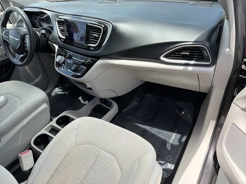 Used 2017 Chrysler Pacifica Touring Plus FWD image 11