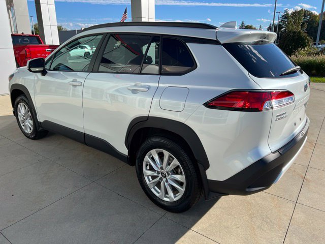 Used 2022 Toyota Corolla Cross LE AWD/4WD image 5