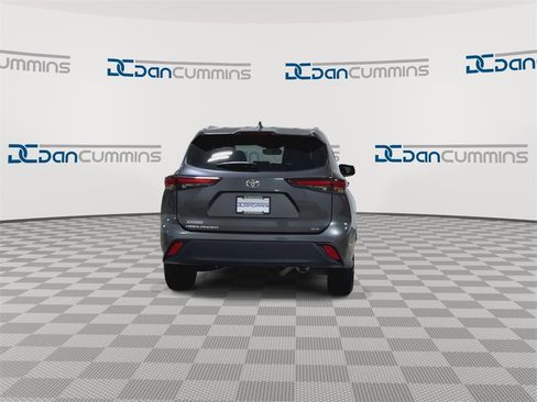 Used 2024 Toyota Highlander XLE image 7
