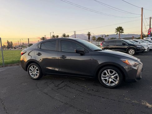Used 2017 Toyota Yaris iA image 6