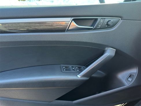 Used 2018 Volkswagen Passat 2.0T SE image 26