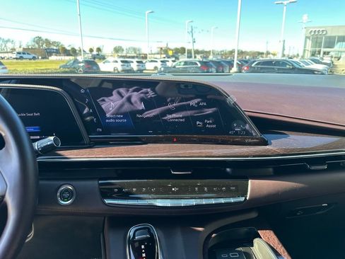 Used 2023 Cadillac Escalade Sport Platinum w/ Heavy-Duty Trailer Package image 18