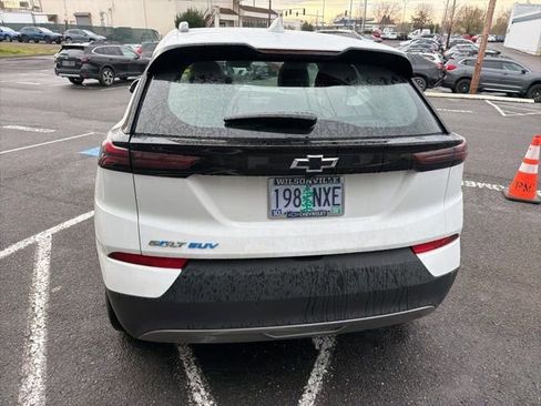 Used 2023 Chevrolet Bolt EUV LT w/ Convenience Package image 8