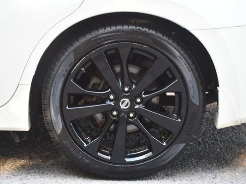 Used 2018 Nissan Altima 2.5 SR w/ SR Midnight Edition image 15