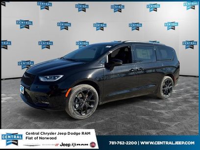 New 2026 Chrysler Pacifica Select w/ S Appearance Package