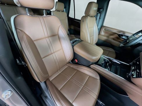 Used 2025 Chevrolet Tahoe High Country AWD/4WD image 29
