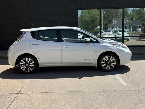 Used 2015 Nissan Leaf SV w/ LED & Quick Charge Package FWD image 13