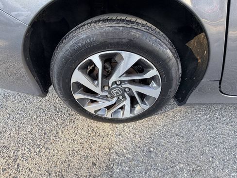 Used 2018 Honda Civic EX image 23