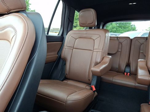 Used 2023 Lincoln Aviator Reserve w/ Equipment Group 201A AWD/4WD image 18
