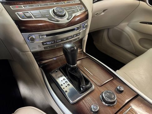 Used 2015 INFINITI Q70 L 5.6 w/ V8 Deluxe Technology Package image 17