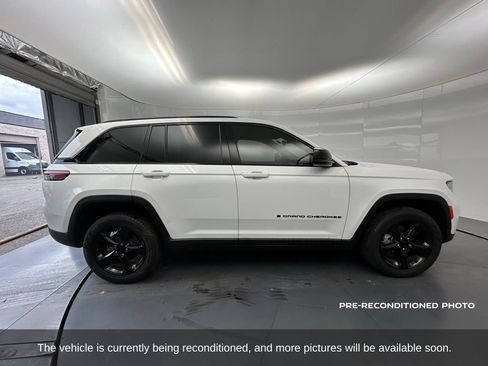 Used 2023 Jeep Grand Cherokee Limited w/ Black Appearance Package image 7