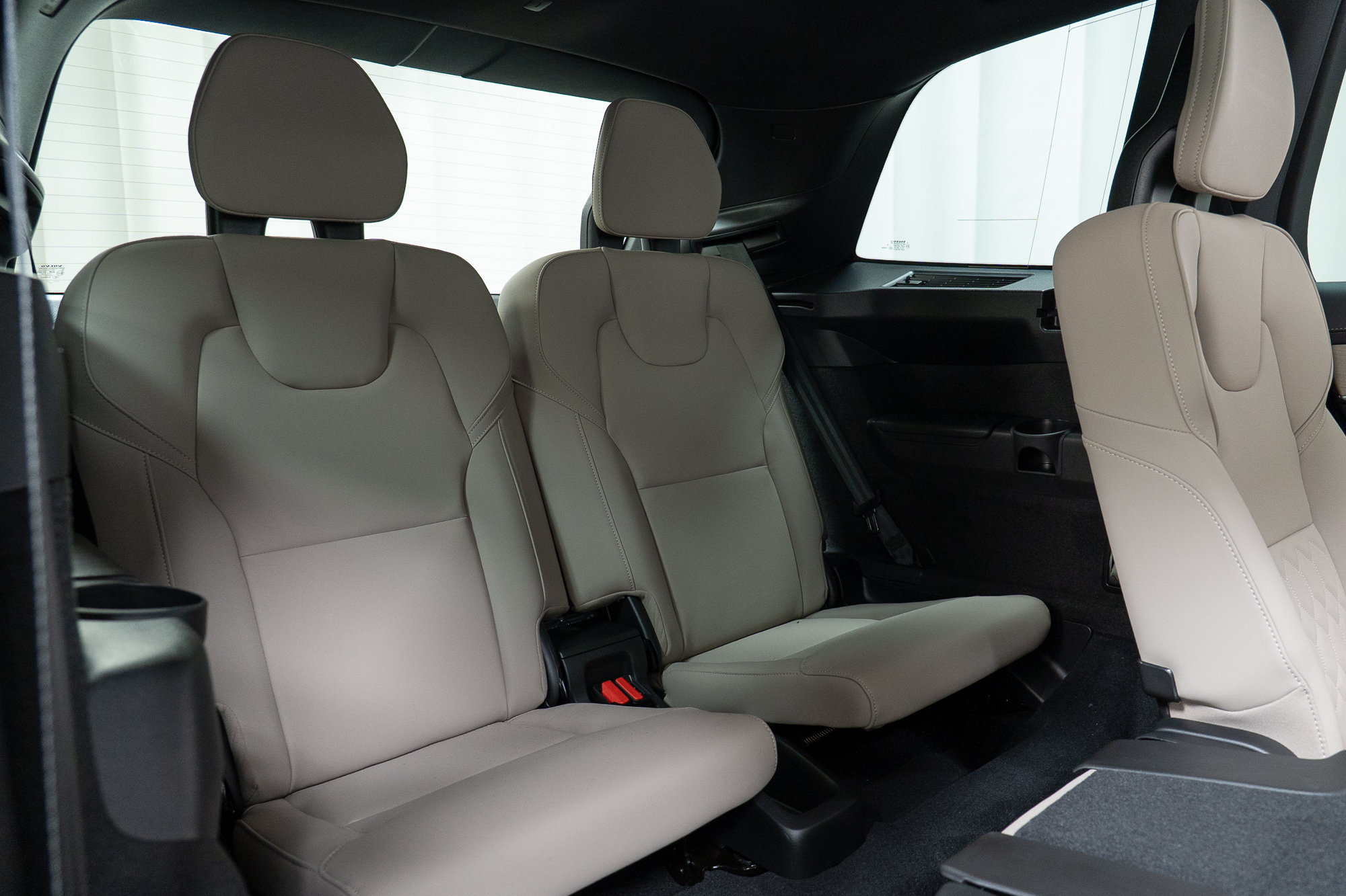 New 2026 Volvo XC90 T8 Plus w/ Protection Package AWD/4WD image 24