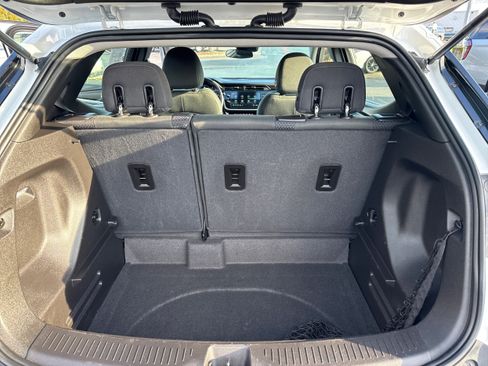 Used 2022 Chevrolet Bolt EUV LT w/ Comfort Package image 11