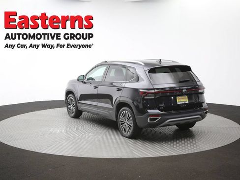 Used 2025 Volkswagen Taos SE FWD image 63