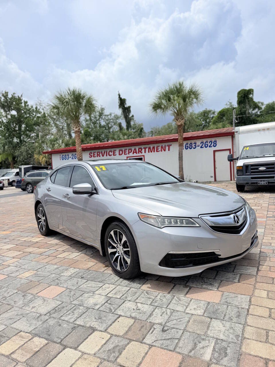 Used 2017 Acura TLX FWD image 3